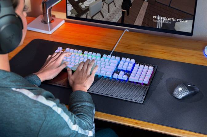 Razer bílý blackwidow v3 - zelený spínač - us - roblox edition klávesnice N68T59