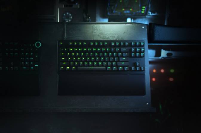Razer Černá Huntsman v2 tenkeyless - clicky optický spínač - us klávesnice N68T71